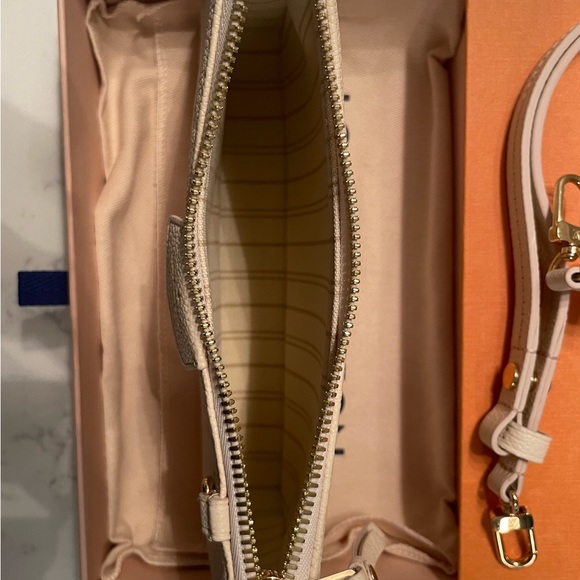 SOLD Louis Vuitton Easy Pouch on Strap SOLD - Picture 8 of 14